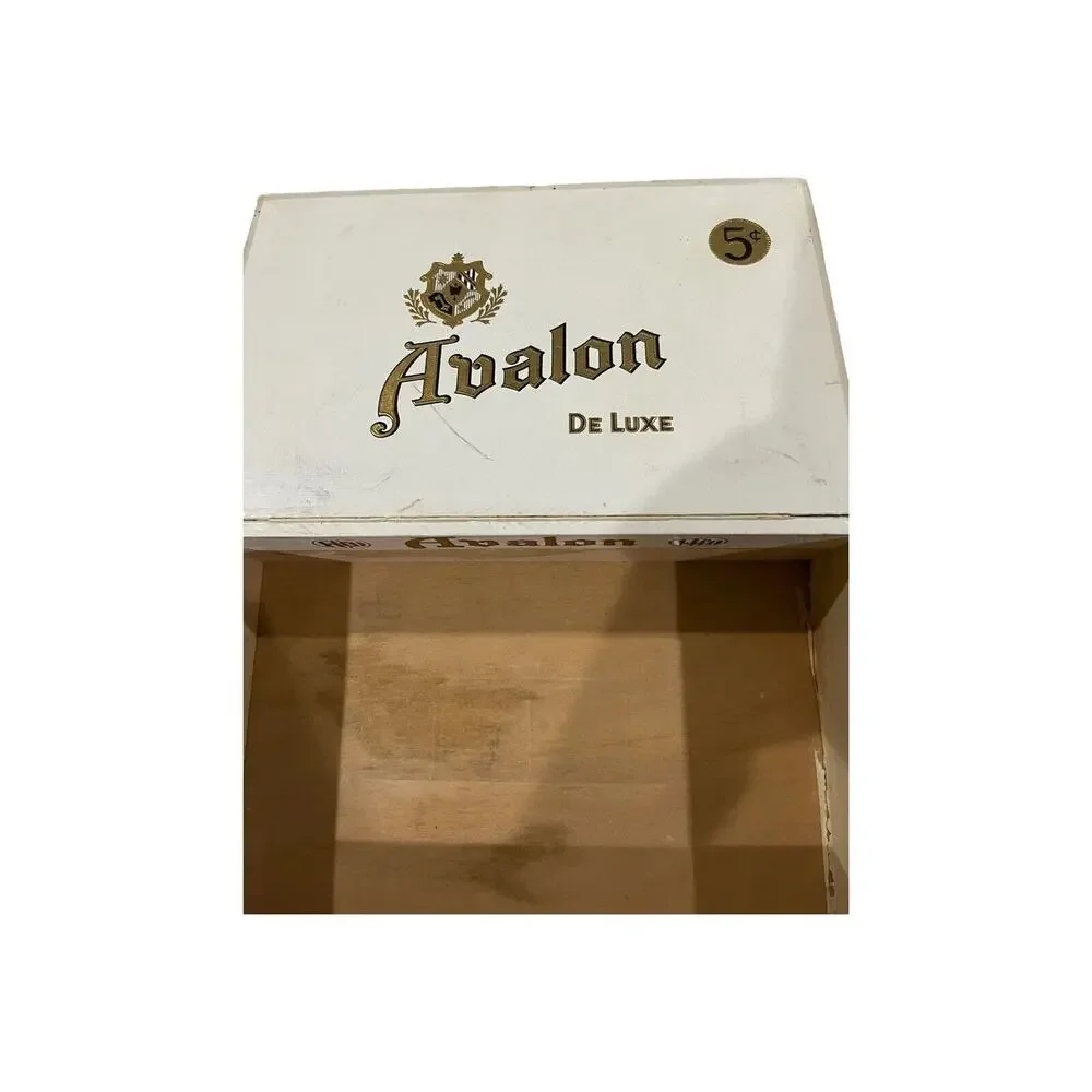 Avalon De Lux 5 Cent Factory No. 82 Dist. Of Pa. Cigarbox
